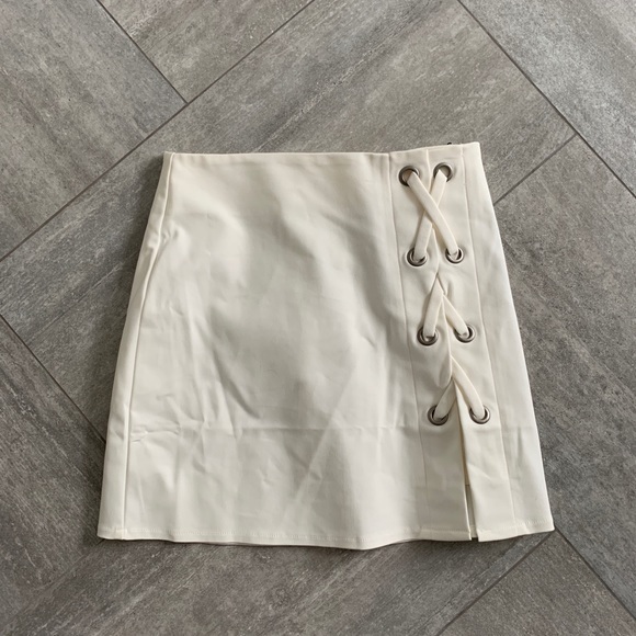 Tori Lace Up Skirt in Ivory - Picture 2 of 4